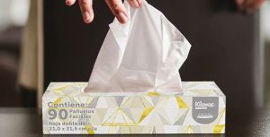 El pico respiratorio llegó antes por el fenómeno del Niño: cuatro gestos cotidianos que cortan la cadena de contagio en casa. Foto: Kleenex.