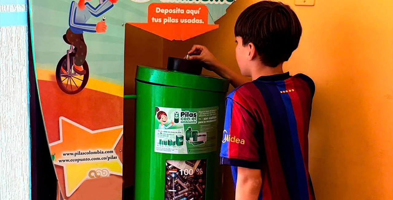 Pilas con el Ambiente ha recuperado en 15 años 300 millones de pilas impulsando el posconsumo en Colombia. Foto: Pilas con el Ambiente.